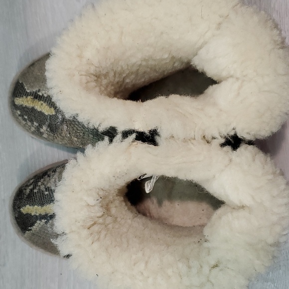 Ugg Australia Women Bailey Bow Short Snake Sheepskin Boots shoes sz 6 - Picture 10 of 12